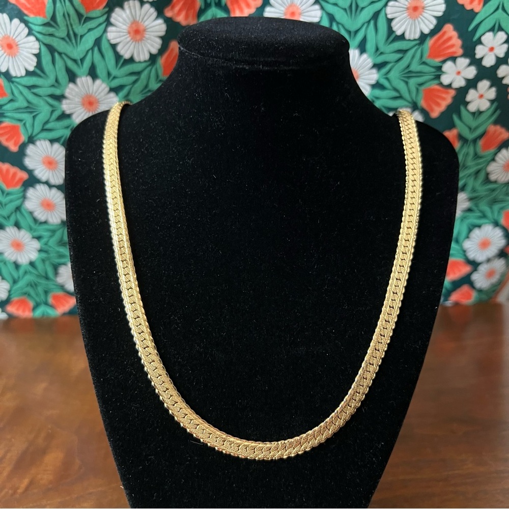 Napier Vintage Gold Tone 26” Herringbone Chain Necklace Box Closure